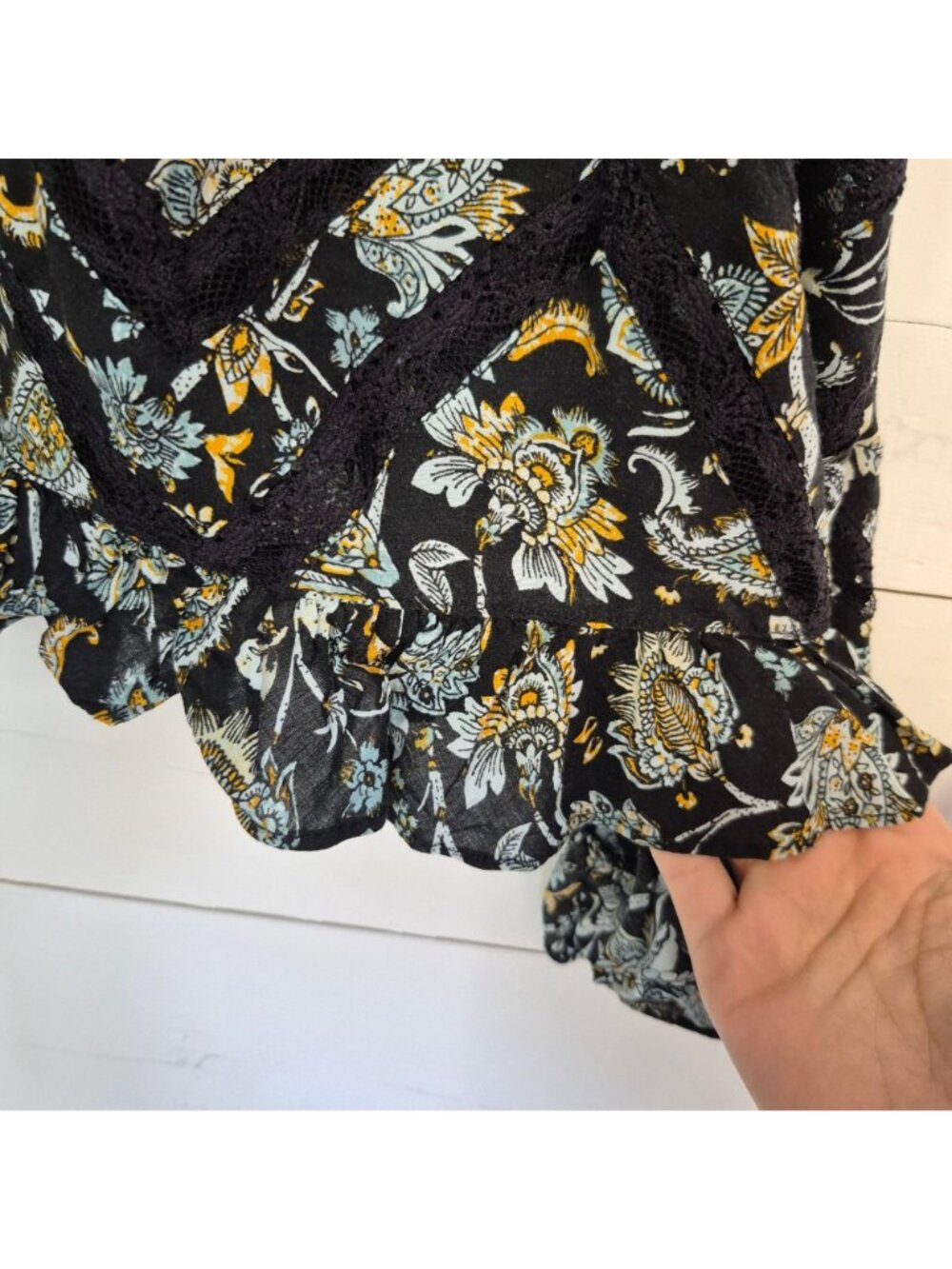 Intimately Free People XS Black Floral Lace Trim Sleeveless Tunic - Picture 5 of 6